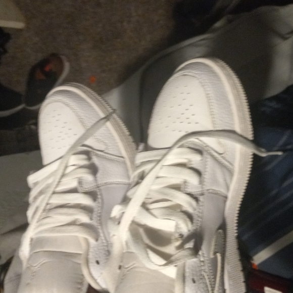Low top wht leather jordan 1's 6 1/2 - Picture 2 of 3